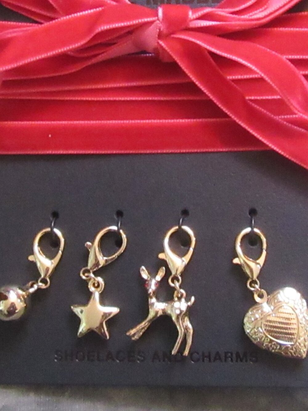 NWOT Steve Madden Red Velvet Shoe Laces with 4 gold charms - Picture 7 of 7